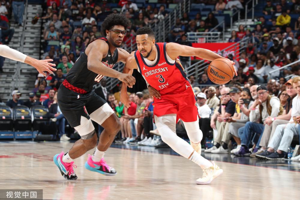 她的两个进 她的两个进